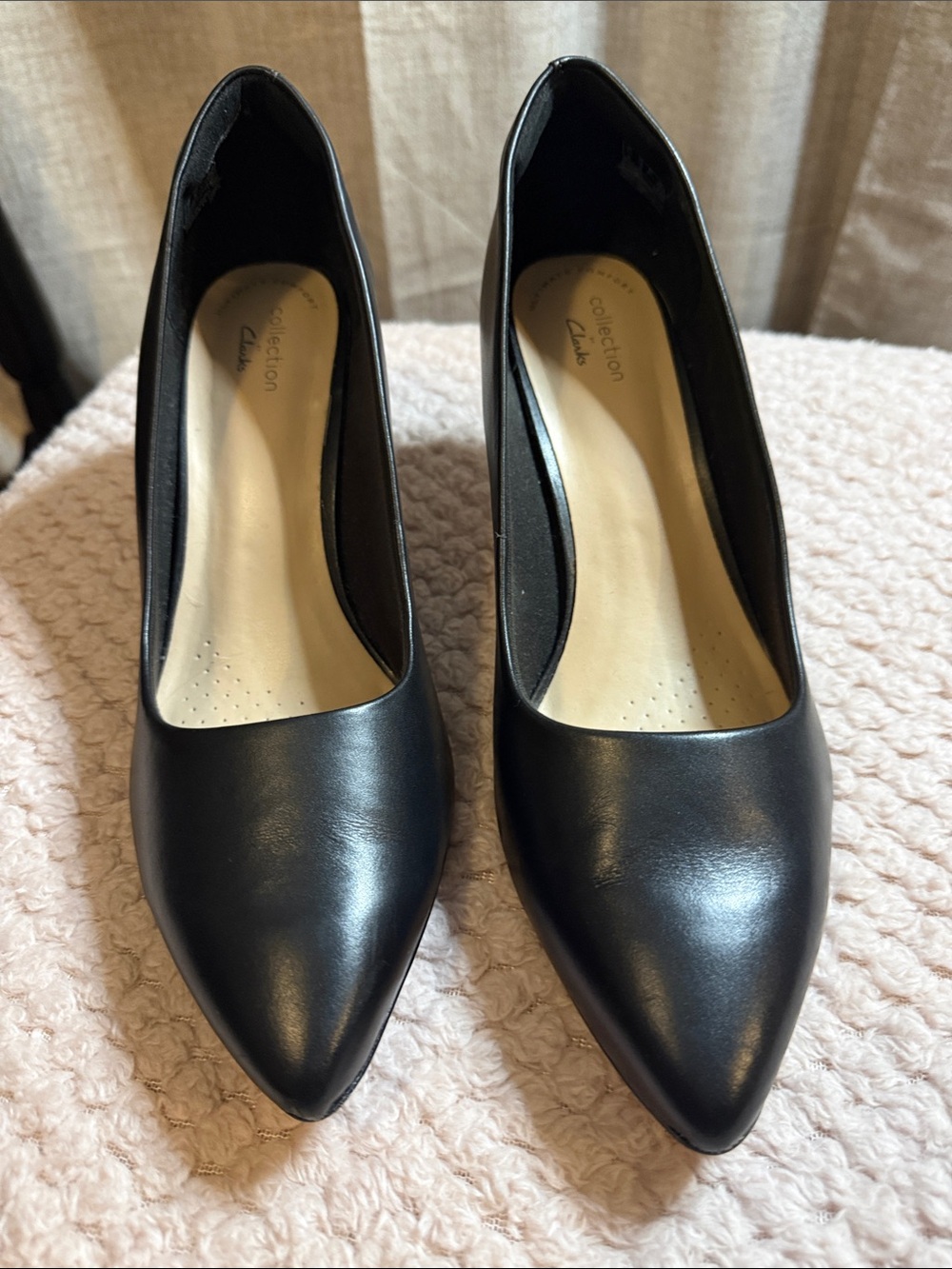Clarks Black Pointed-Toe Leather Pumps